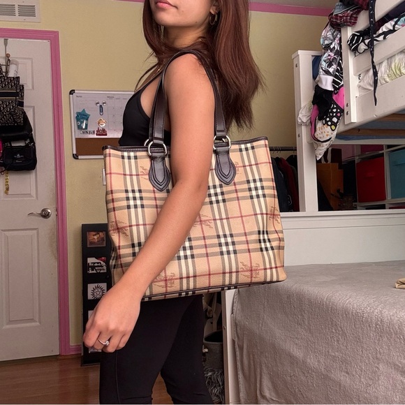 Burberry Haymarket Check tote in brown witb bhrberry box and burberry dust bag - Picture 6 of 14